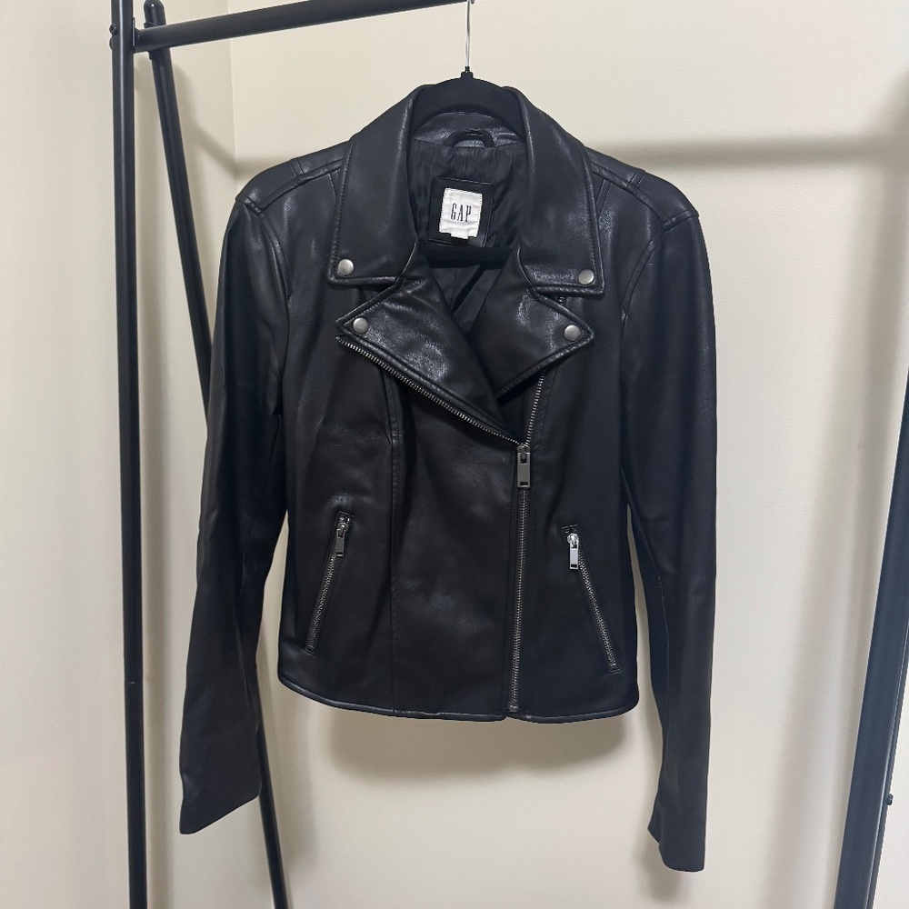 Women’s black faux leather jacket (Gap size small)